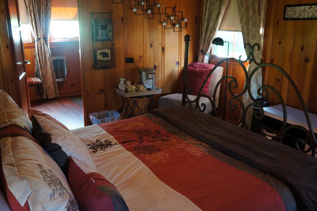 Bandy Canyon Ranch Hotel Escondido Room photo