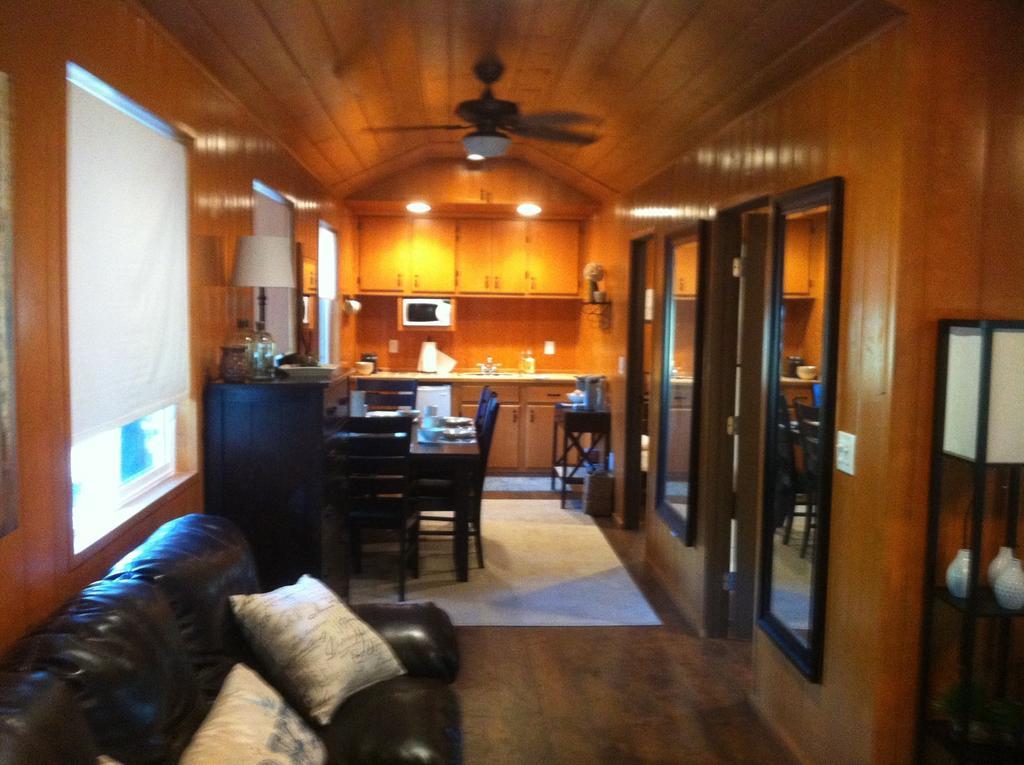 Bandy Canyon Ranch Hotel Escondido Room photo