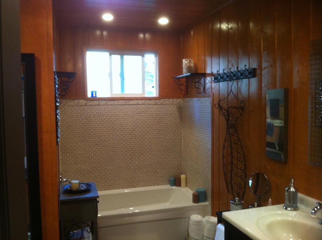 Bandy Canyon Ranch Hotel Escondido Room photo